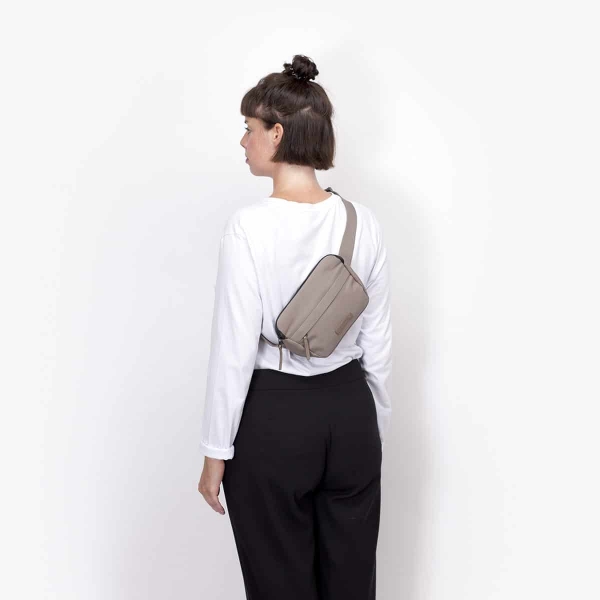 UA_Jacob-Bag_Stealth-Series_Taupe_07